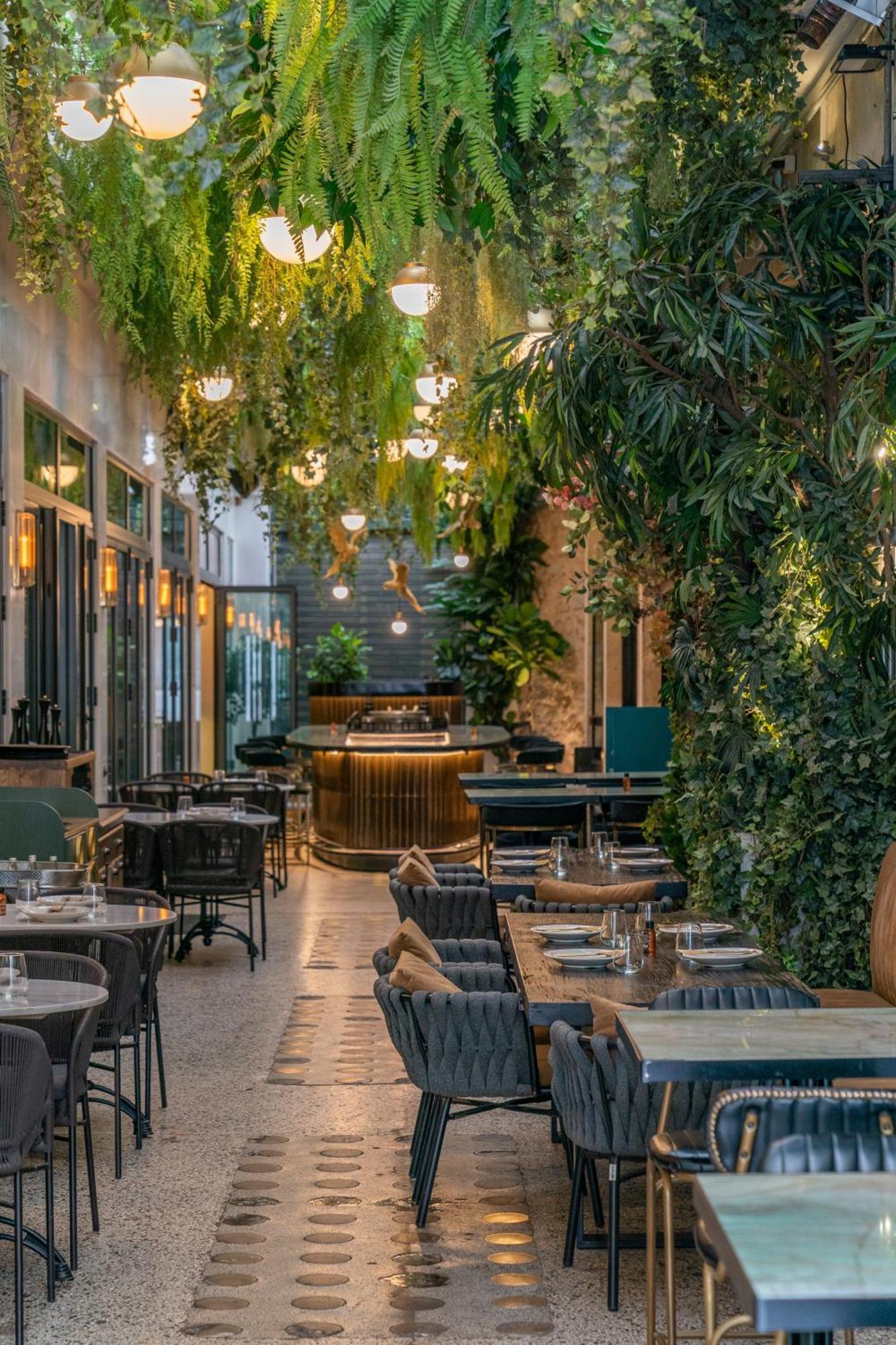 Gatsby Athens Hotel ภายนอก รูปภาพ The interior of the restaurant