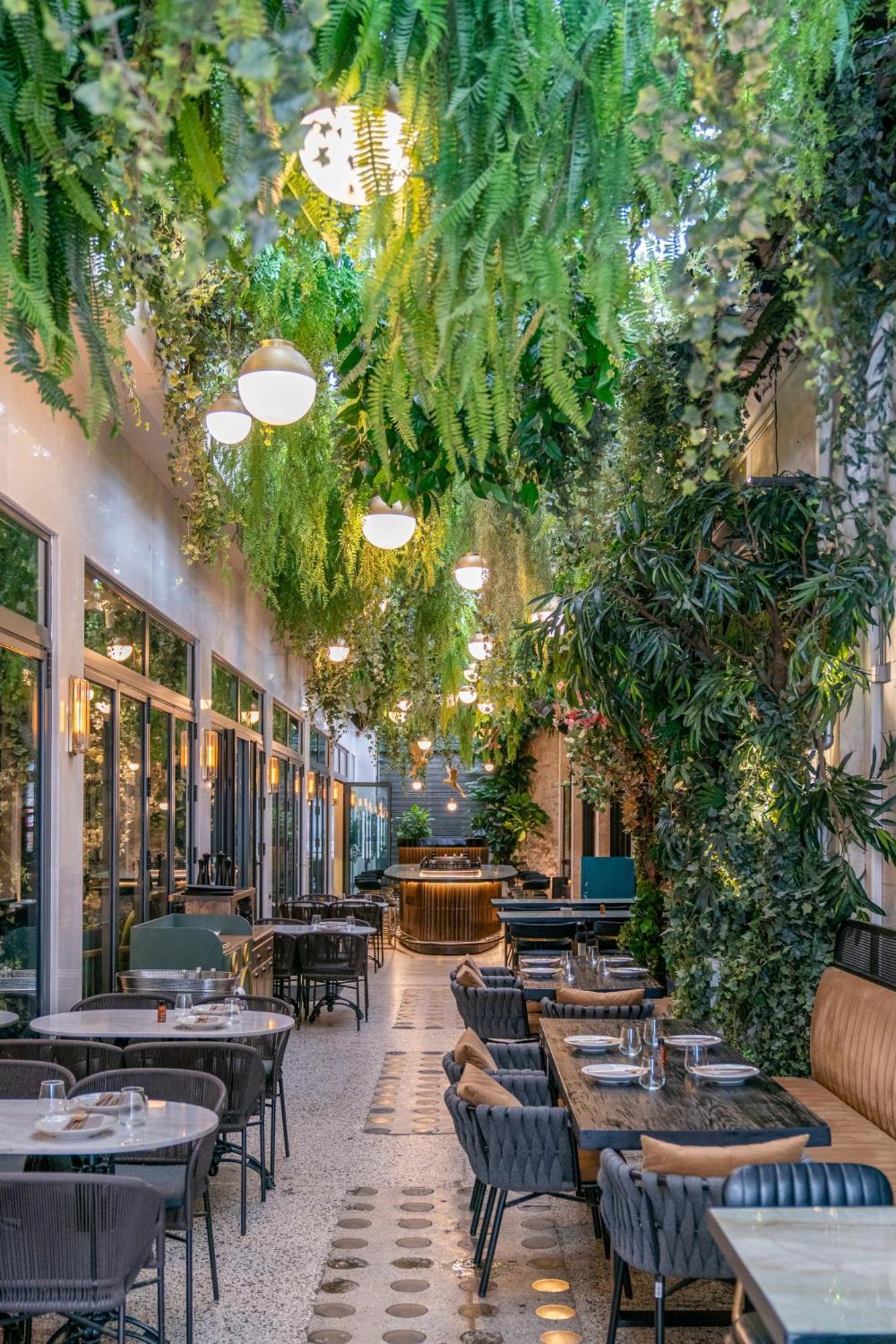 Gatsby Athens Hotel ภายนอก รูปภาพ The interior of the restaurant